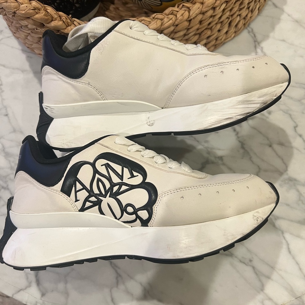 Alexander McQueen
Worn only a few times 
Seal Logo Low-Top Runner Sneakers - Picture 5 of 7